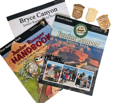 Junior Ranger Programのブックレットとバッジの画像